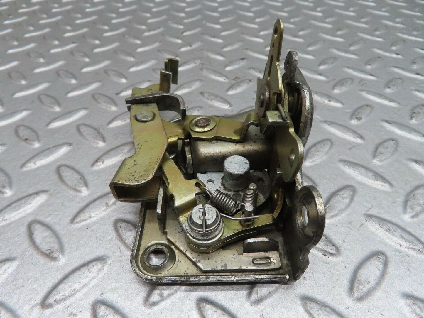 13896 Mercedes-Benz C107 280SLC Right Door Lock Mechanism