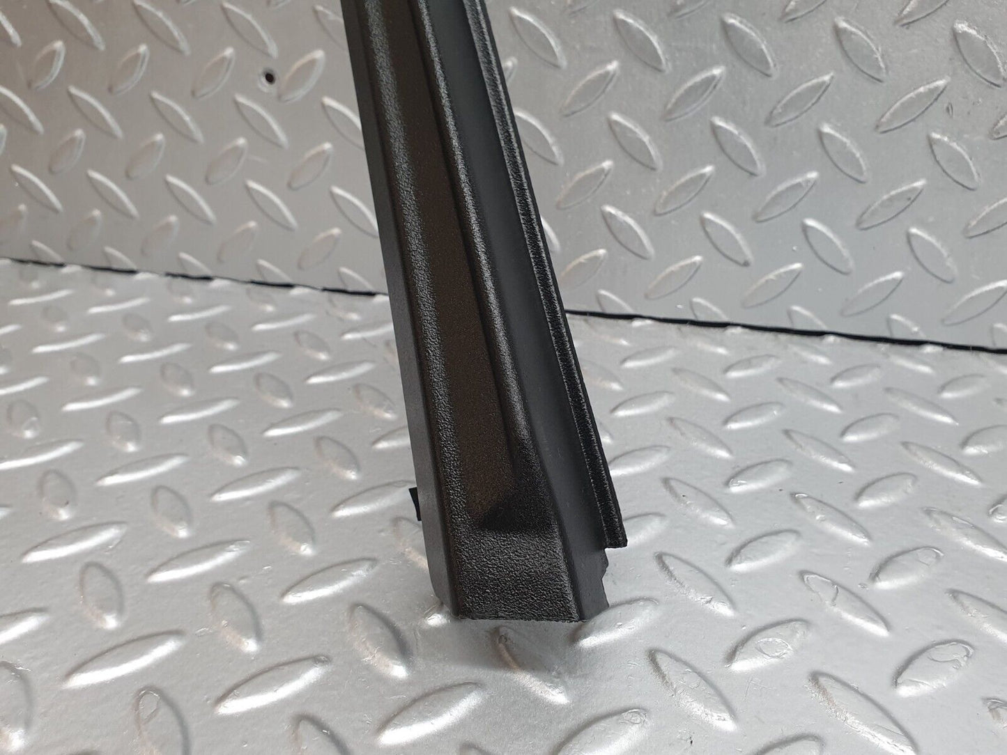 42087 Mercedes-Benz W202 C200 Front Left Door Window Frame Cover 2027250171