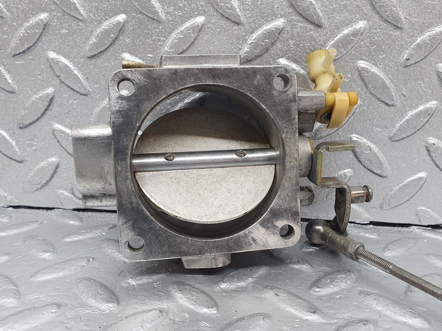 43580 Mercedes-Benz C126 380SEC Coupe Throttle Body Valve 0039970036
