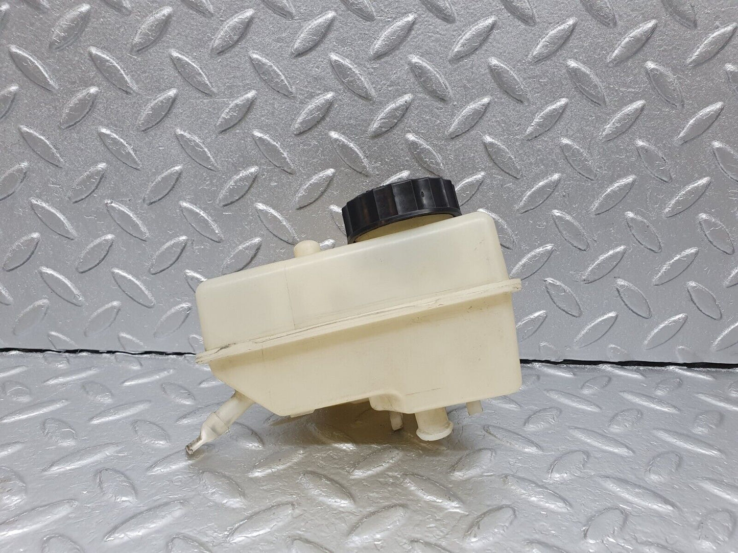 41823 Mercedes-Benz W202 C200 Brake Fluid Reservoir Tank 2024300302