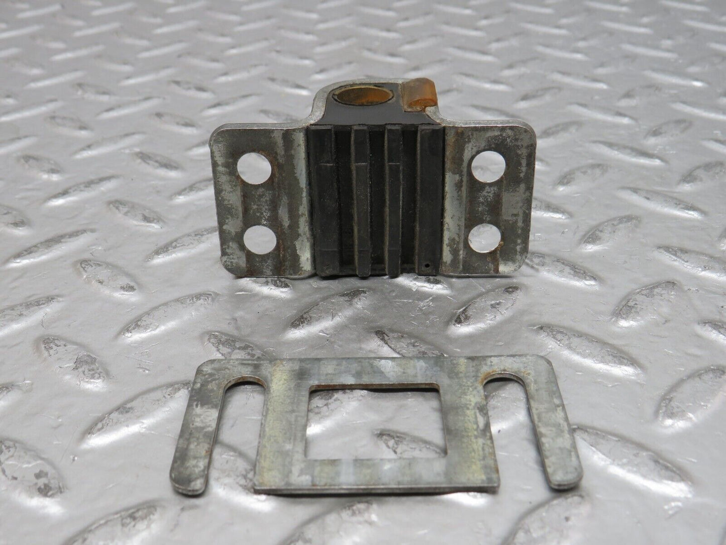 27945 Mercedes-Benz W123 280E Door Lock Latch Right Side