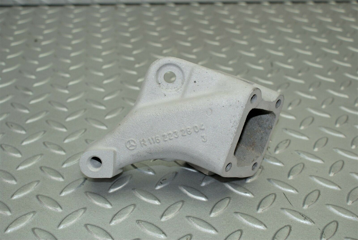 2562 Mercedes-Benz W116 350SE Engine Mount Bracket 1162232804
