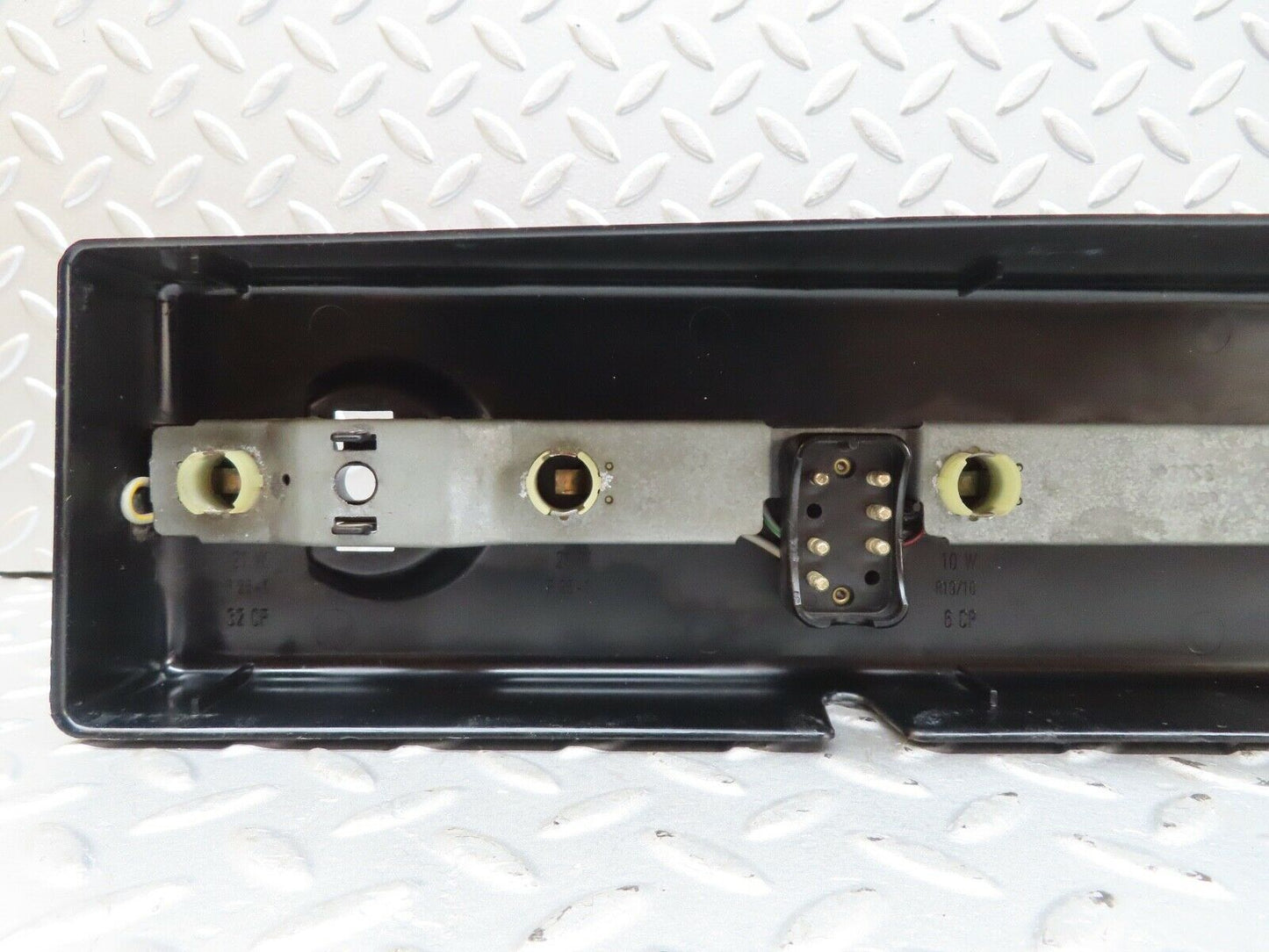 17580 Mercedes-Benz W116 450SEL Right Tail Light Bulb Holder