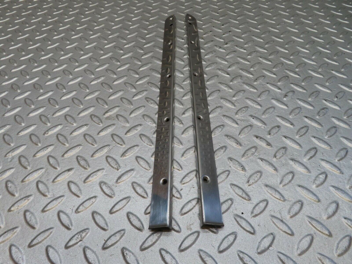 14386 Mercedes-Benz W116 350SE Sunroof Sliding Guide Rail L/R