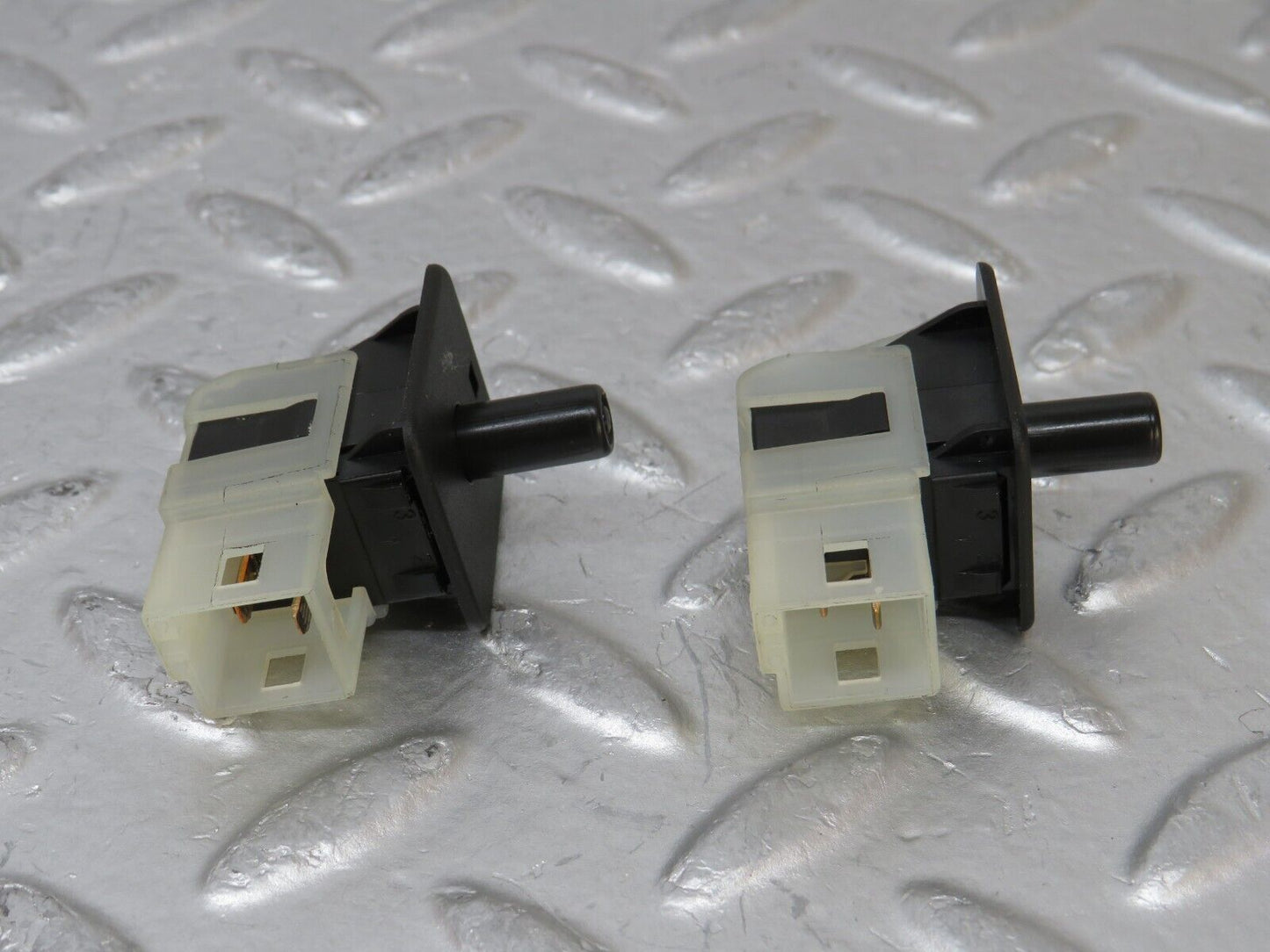 34883 Mercedes-Benz W210 320E Door Contact Switch 2x 2028209410
