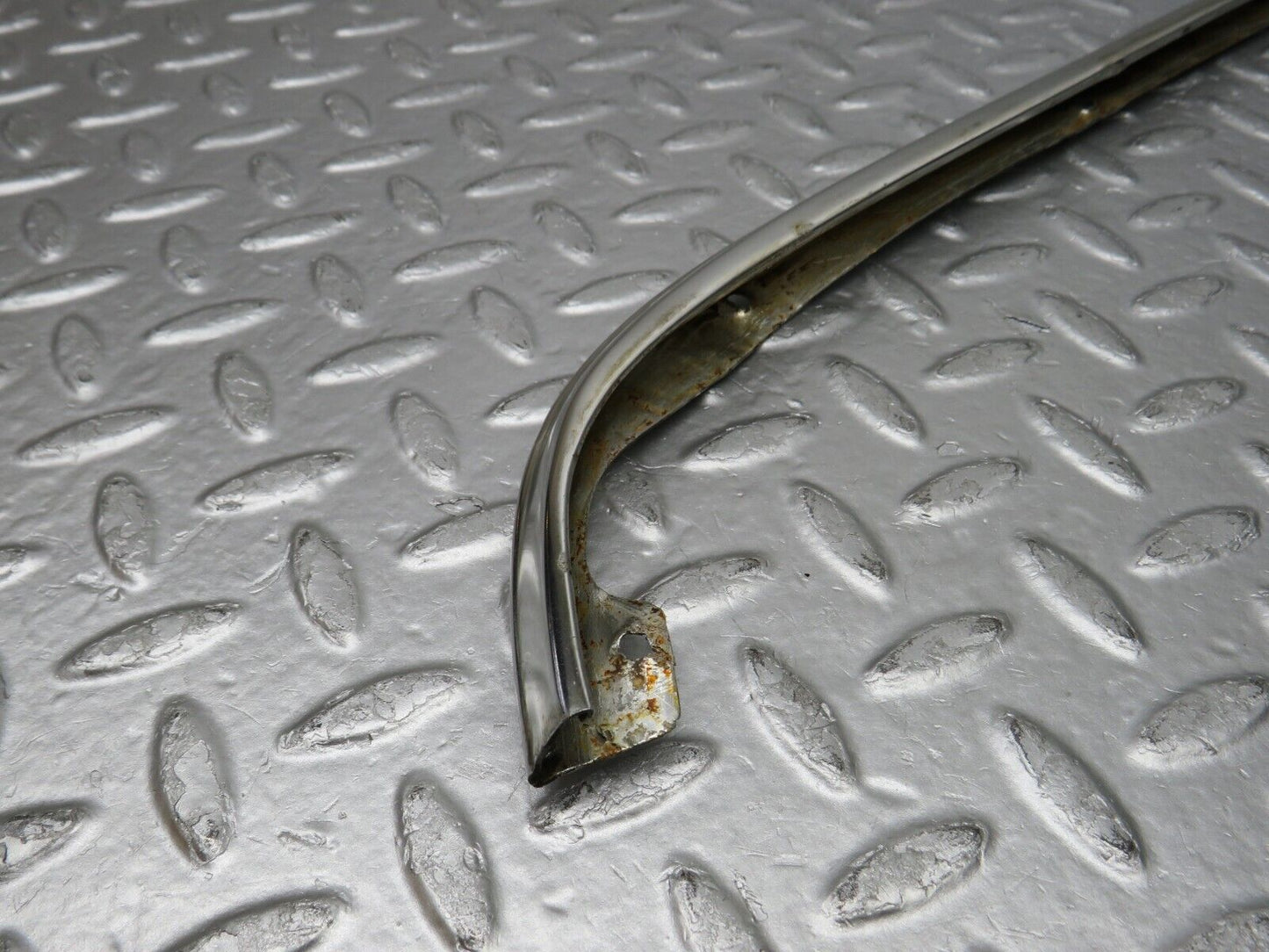 39860 Mercedes-Benz R107 350SL Coupe Hardtop Chrome Trim Left Side