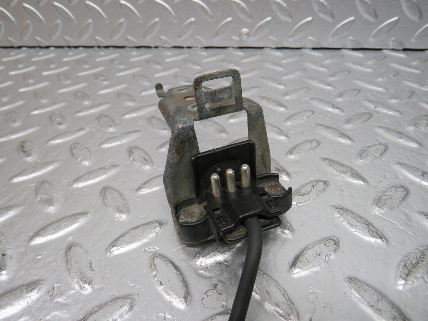 30461 Mercedes-Benz W124 230E Throttle Body Valve With Switch 0011409053