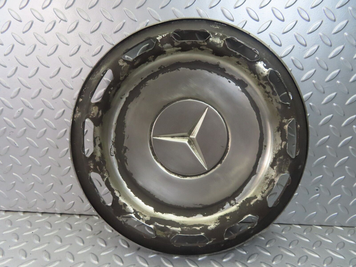8398 Mercedes-Benz Vintage Wheel Trim Hub Cap 14