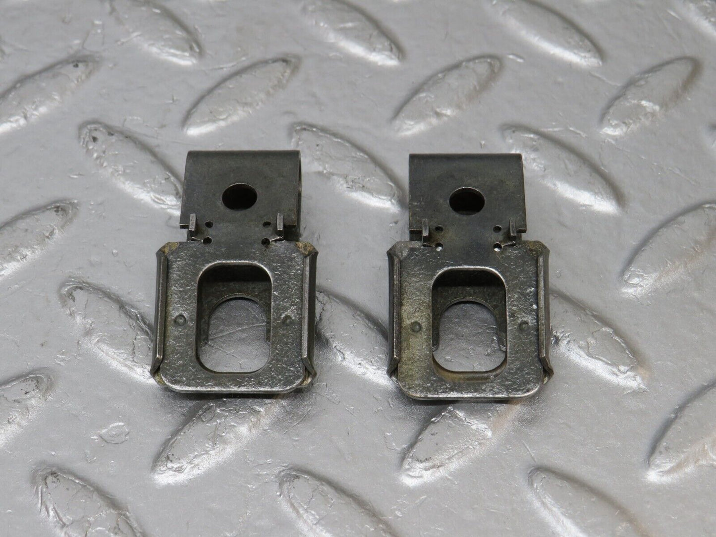 34479 Mercedes-Benz C126 380SEC Coupe Fuel Injector Bracket