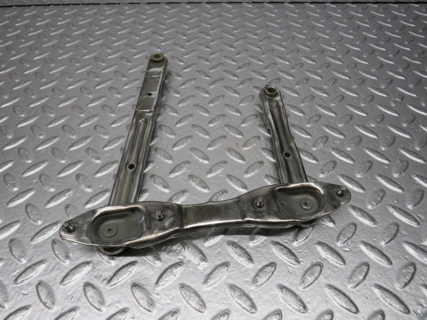 31659 Mercedes-Benz W201 190LE 1.8L Bonnet Hinge Right Side