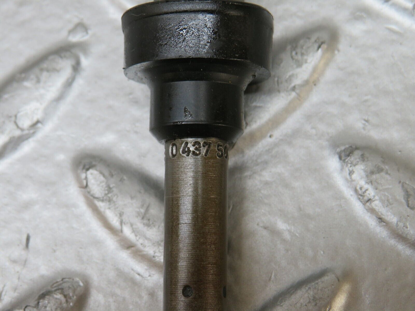 26250 Mercedes-Benz W116 450SE Fuel Injector Bosch 0437502010
