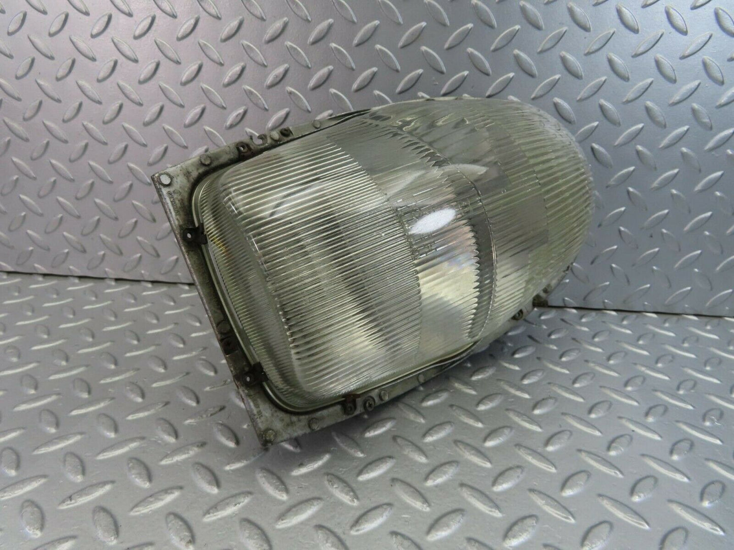 10638 Mercedes-Benz W108 Euro Headlight Bosch 1305320078