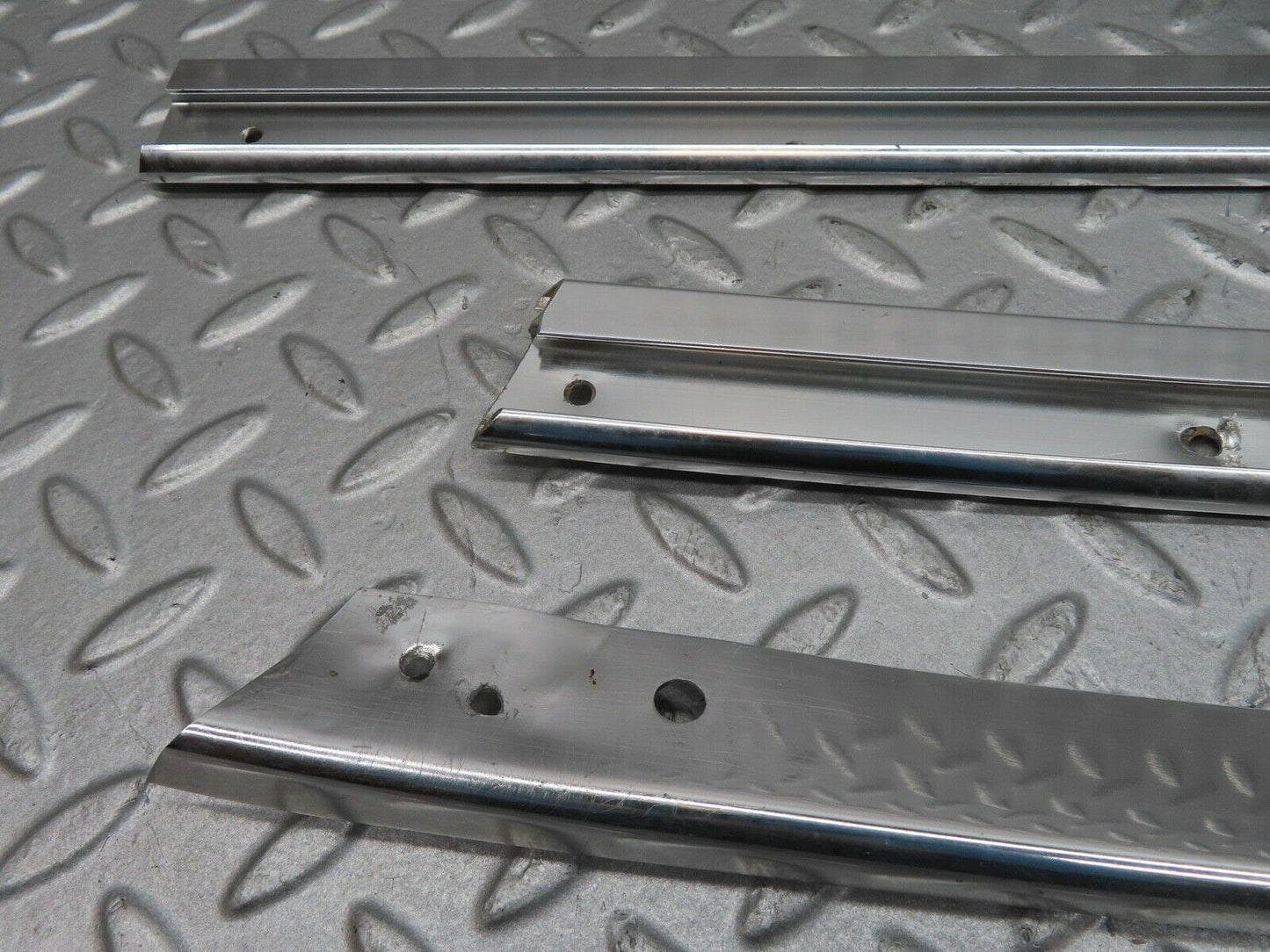 16759 Mercedes-Benz C107 380SLC Roof Chrome Moulding Trim Right Side