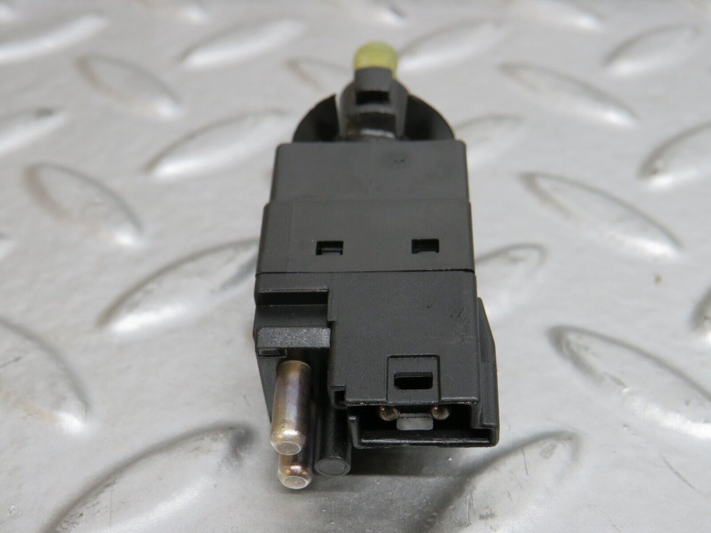 29178 Mercedes-Benz C124 320CE Coupe Brake Light Switch 0015450109