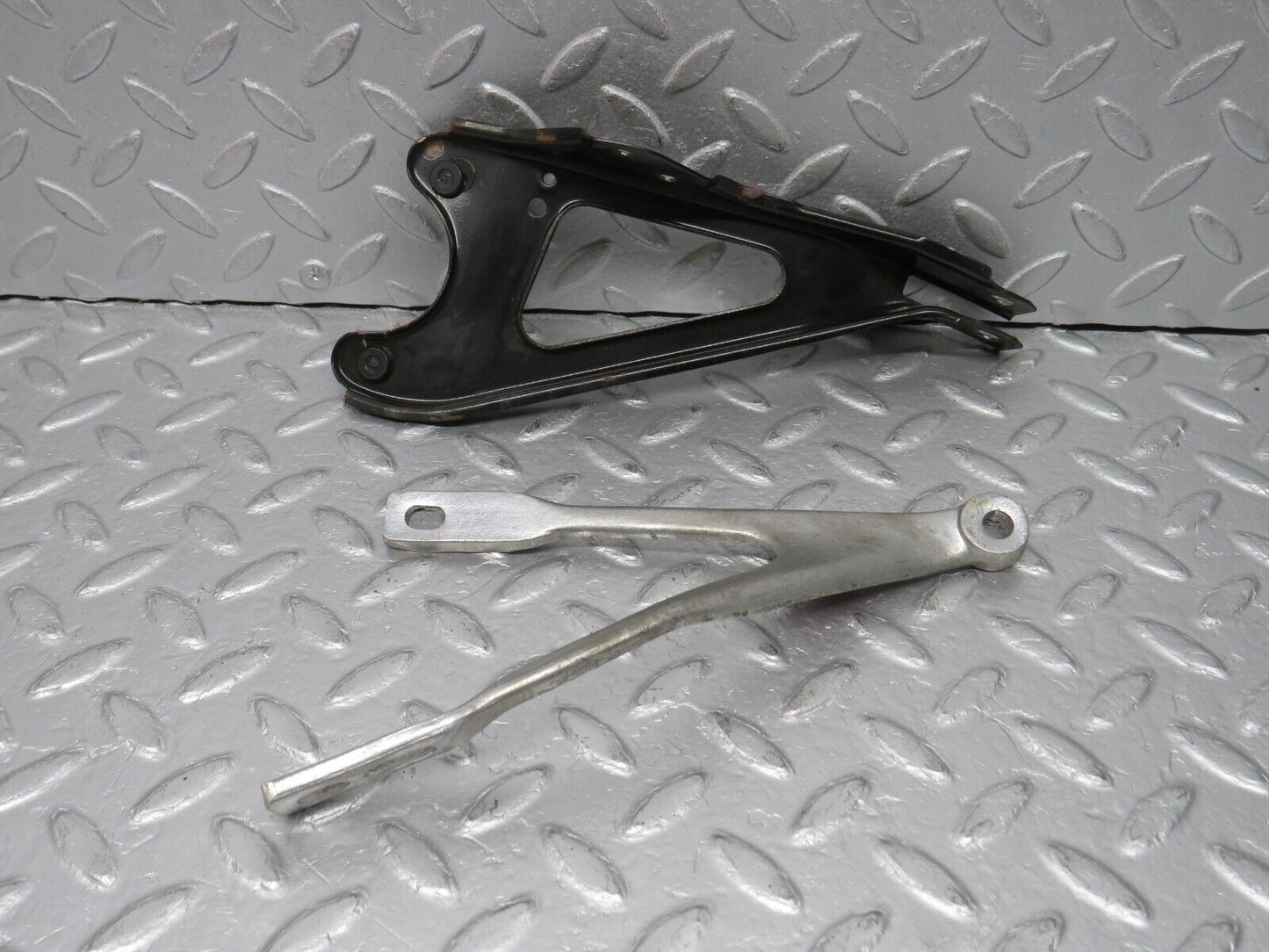 38867 Mercedes-Benz W201 190E 2.6L Steering Column Bracket