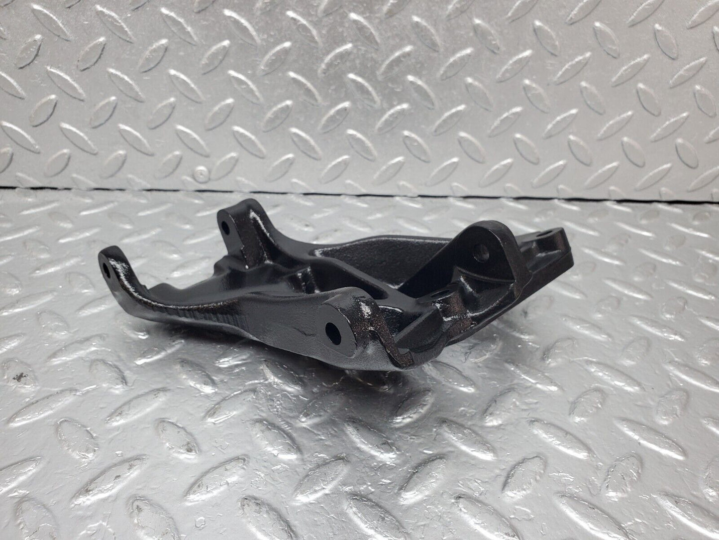 44476 Mercedes-Benz W123 280E Alternator Generator Bracket 1101550735