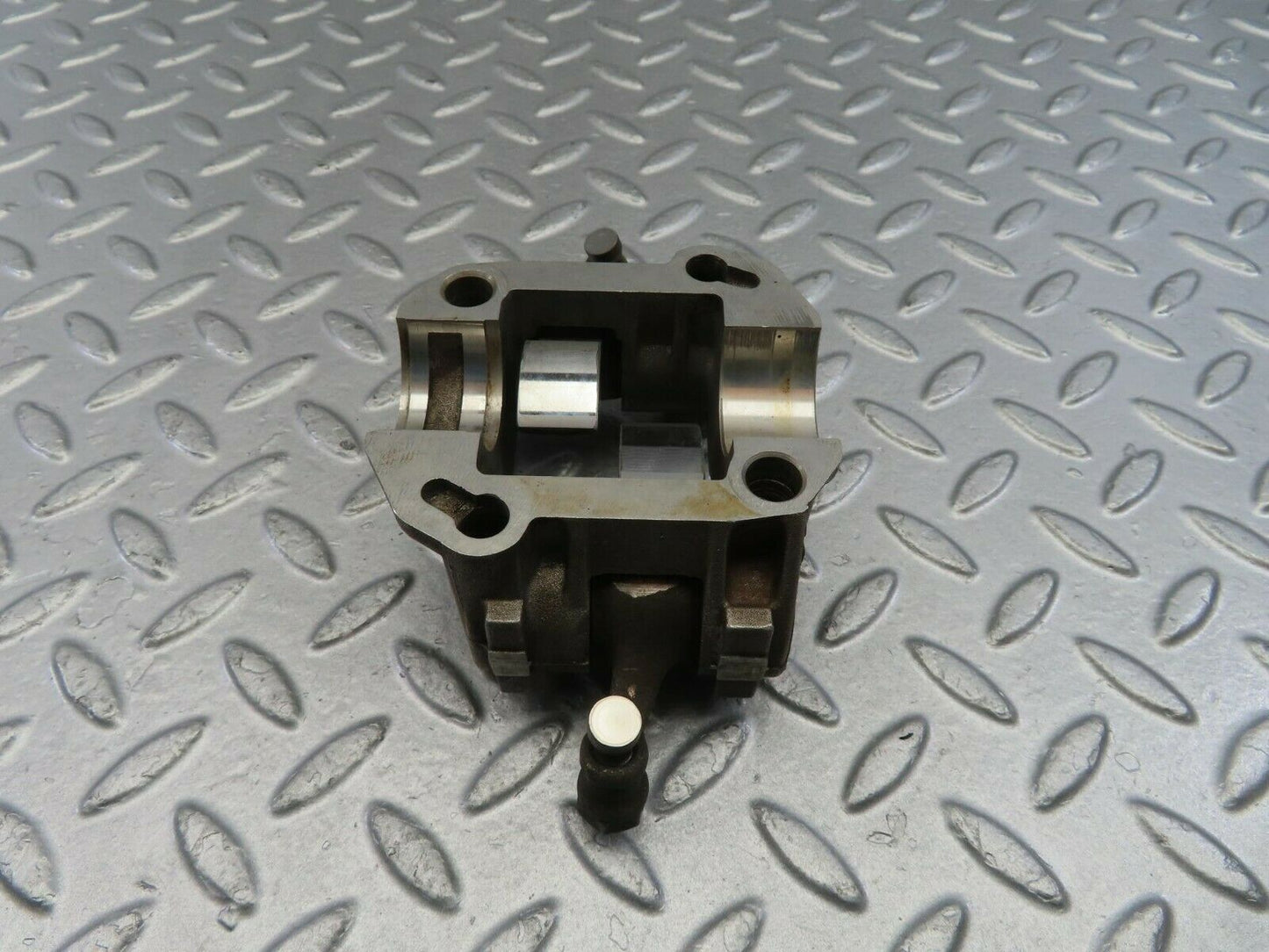 10075 Mercedes-Benz C123 230CE Coupe Rocker Arms Camshaft Bearing Block 1020510010