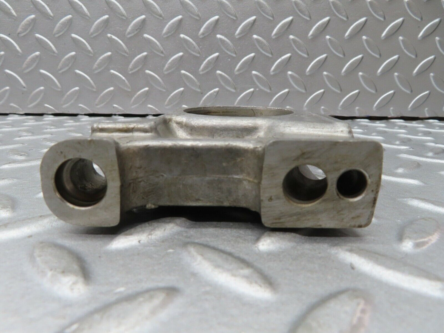 17726 Mercedes-Benz W116 450SEL Camshaft Tower Bearing 1160514312
