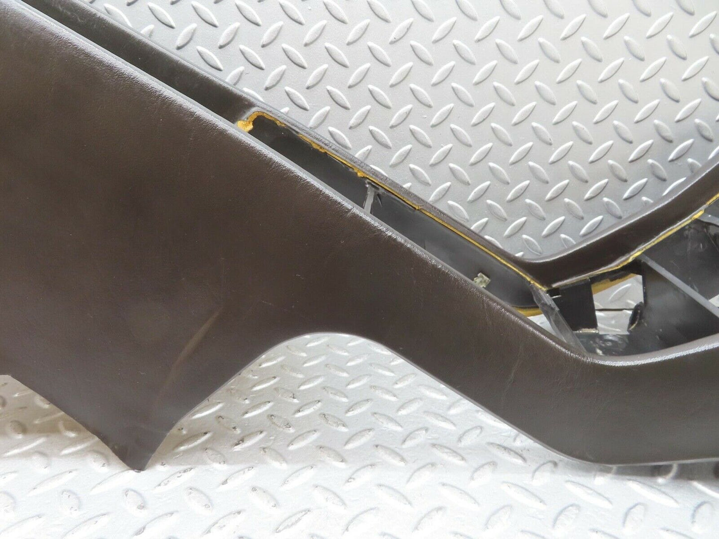 13574 Mercedes-Benz W123 200 Centre Console Black