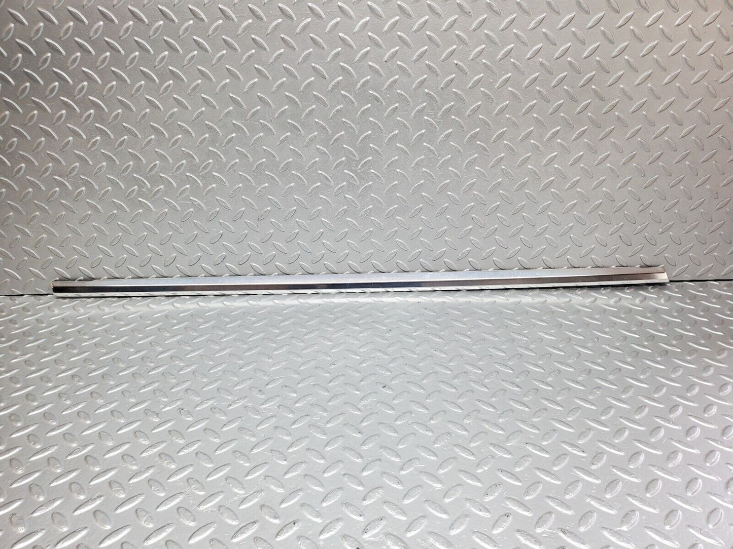 45811 Mercedes-Benz W126 420SE Rear Left Door Chrome Moulding Trim