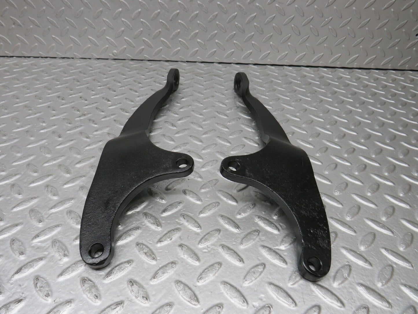 37659 Mercedes-Benz W109 300SEL Rear Anti Roll Bar Holder Bracket Pair