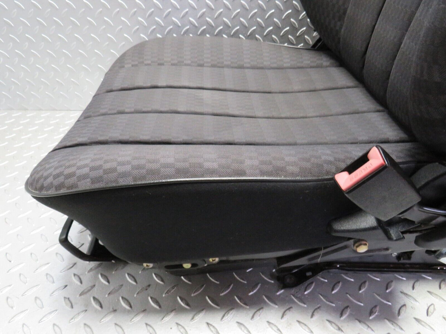 31576 Mercedes-Benz W201 190LE 1.8L Front Right Driver Seat Black