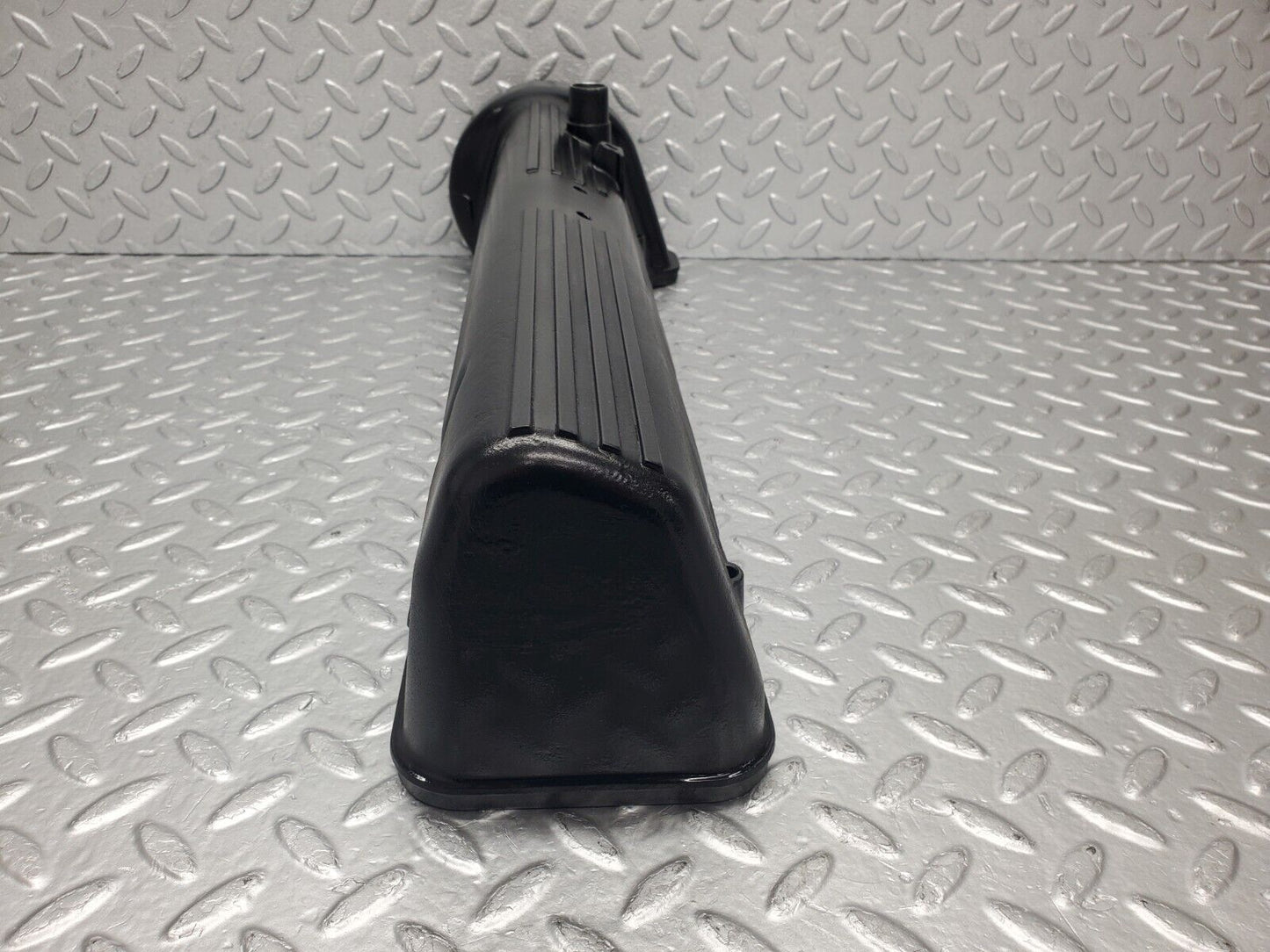 46319 Mercedes-Benz W126 420SE Cylinder Head Valve Cover Left Side 1170162105