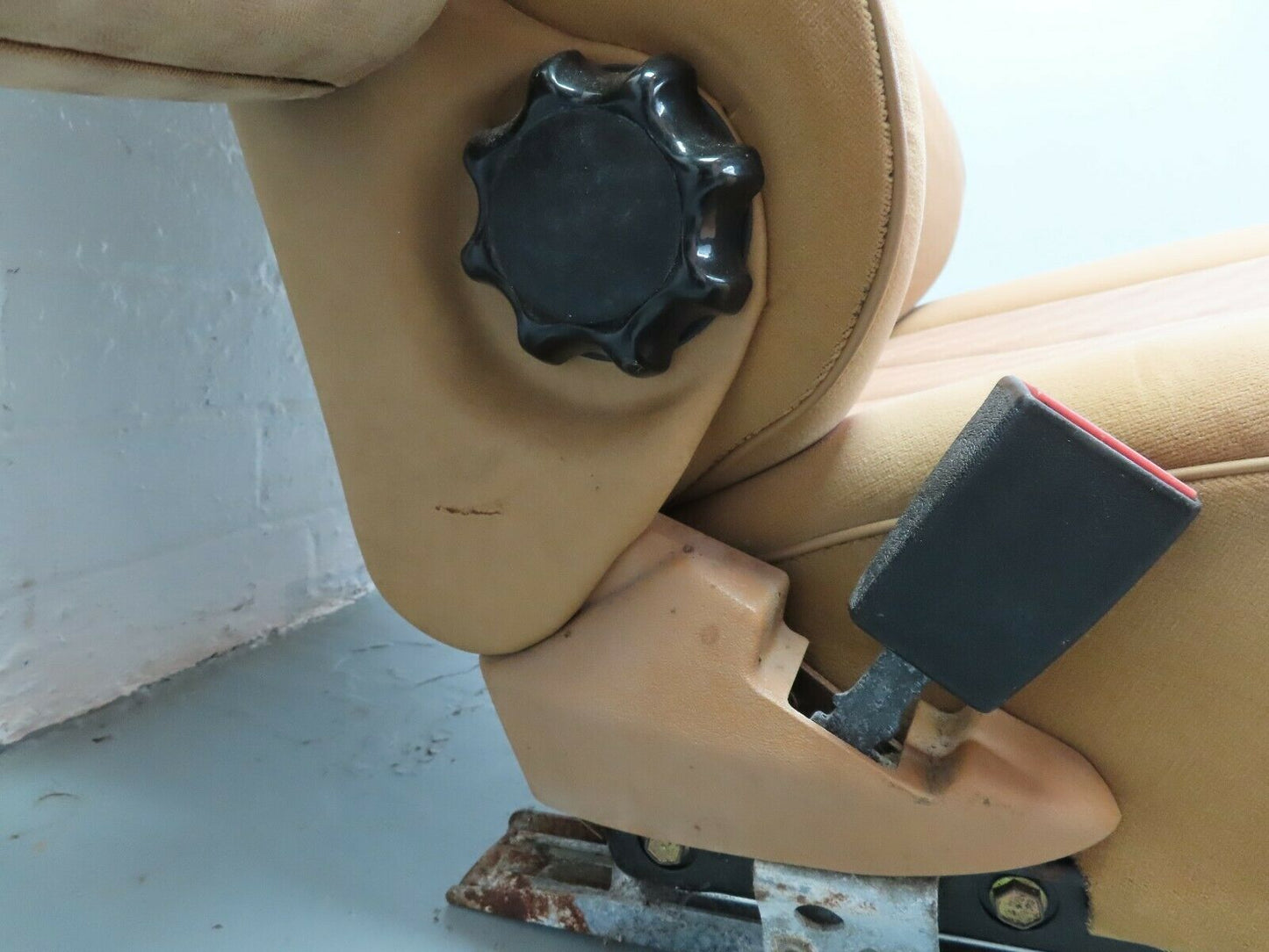 6320 Mercedes-Benz W126 380SE Front Left Seat Passenger Seat Palomino