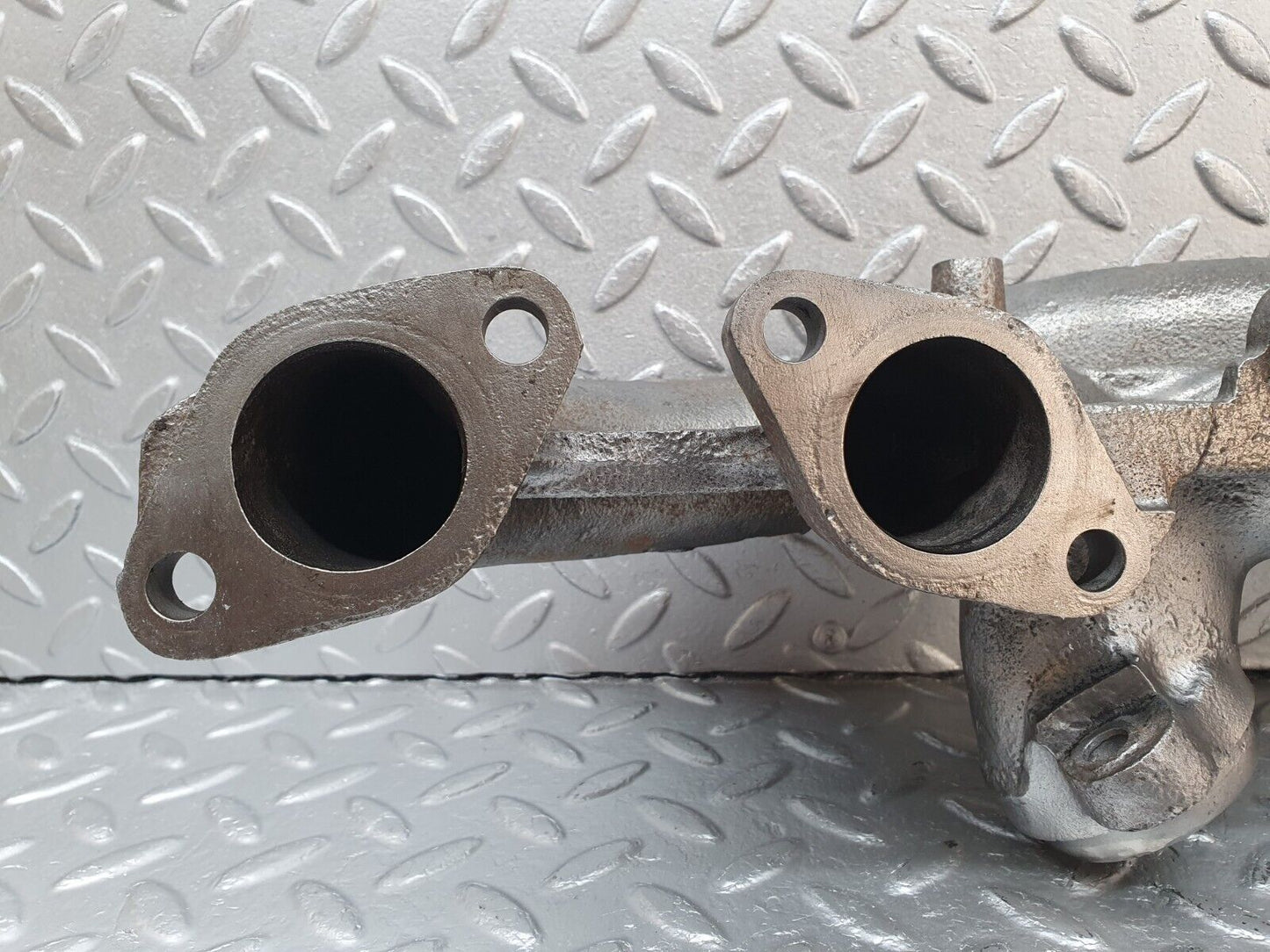 41583 Mercedes-Benz W124 200E Exhaust Manifold 1021423101