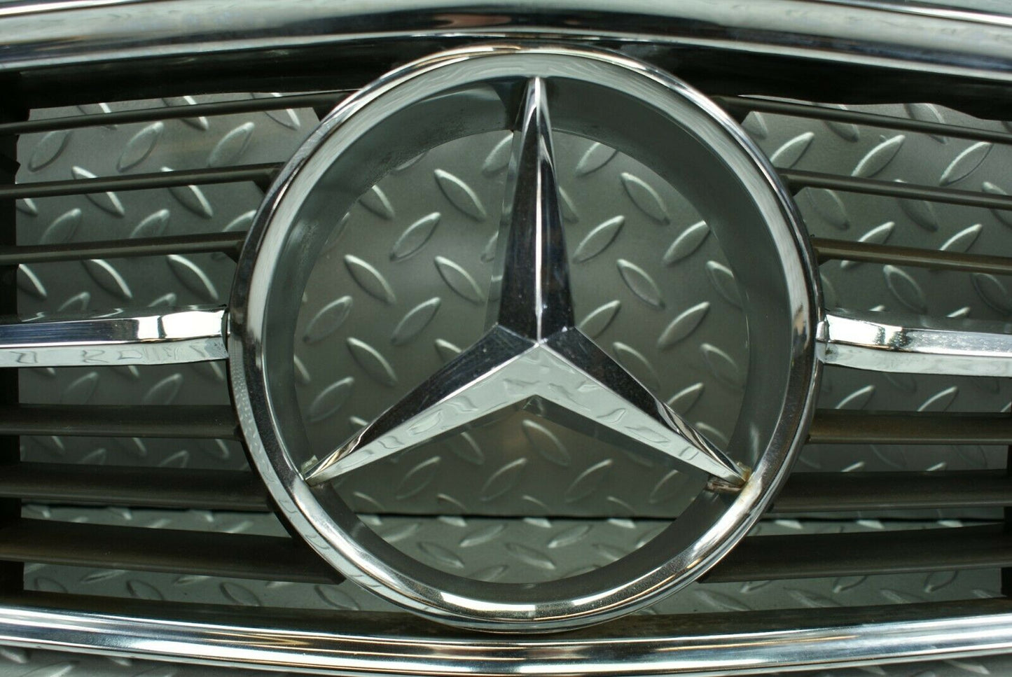 2711 Mercedes-Benz C107 350SLC Coupe Bonnet Grill Chrome