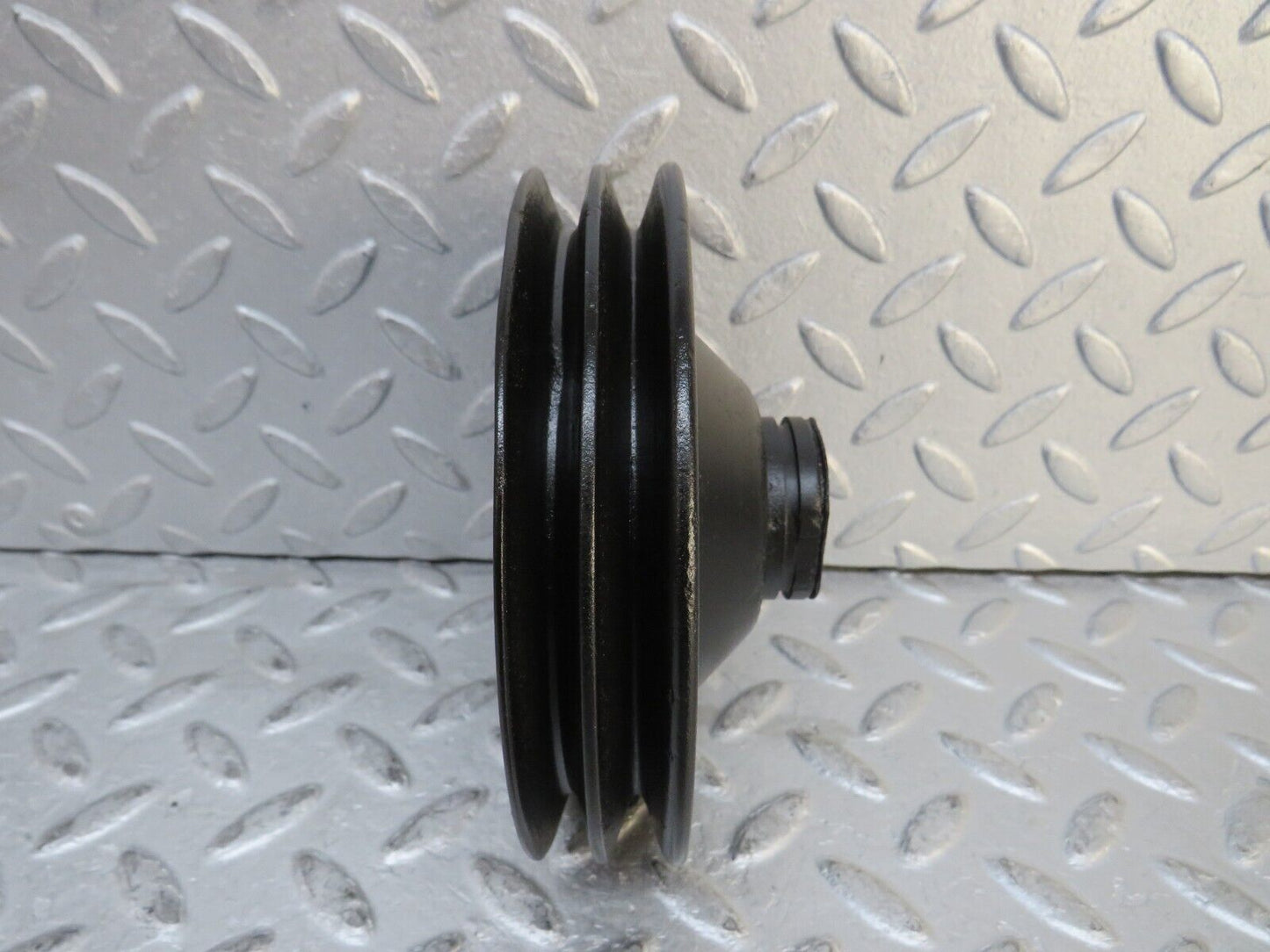 37652 Mercedes-Benz W109 300SEL Power Steering Pump Pulley