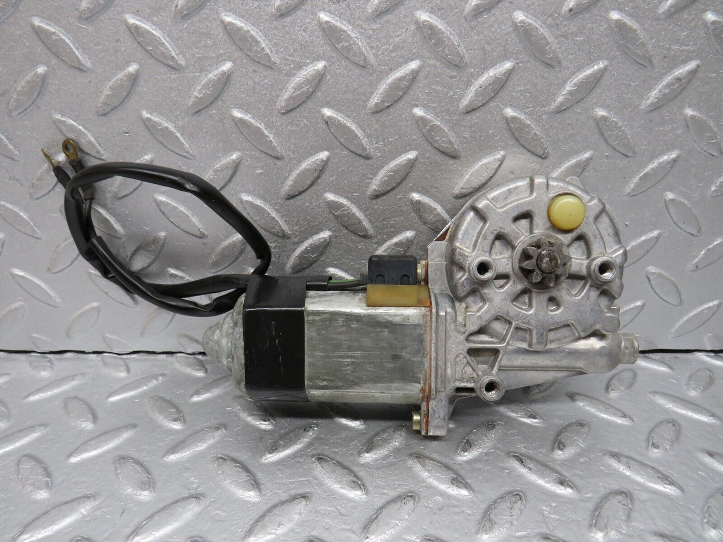 39194 Mercedes-Benz R107 500SL Coupe Left Door Window Regulator Motor Bosch 0130821017