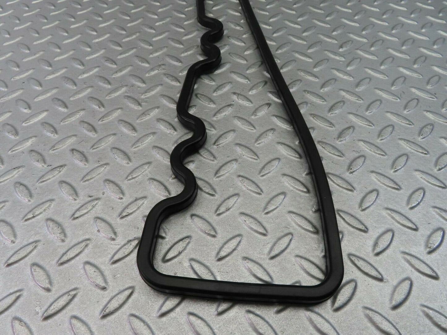 8103 Mercedes-Benz W108 Valve Cover Gasket Seal 1300160221