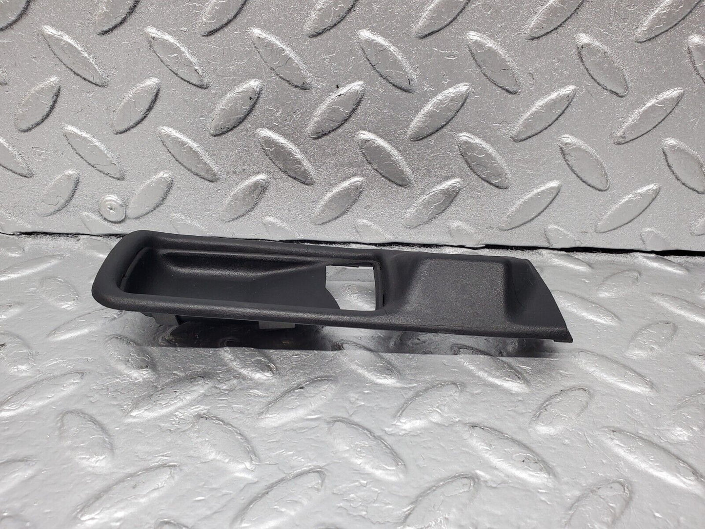 45894 Mercedes-Benz W126 420SE Front Interior Door Handle Frame Left 1267660111