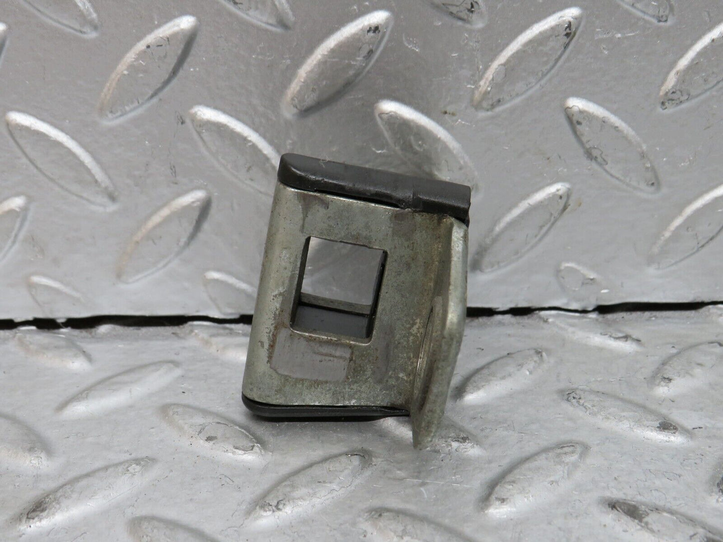 29122 Mercedes-Benz C124 320CE Coupe Door Lock Latch