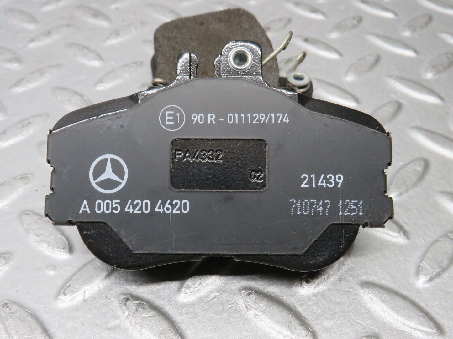38206 Mercedes-Benz W202 Genuine Front Brake Pads New 0054204620
