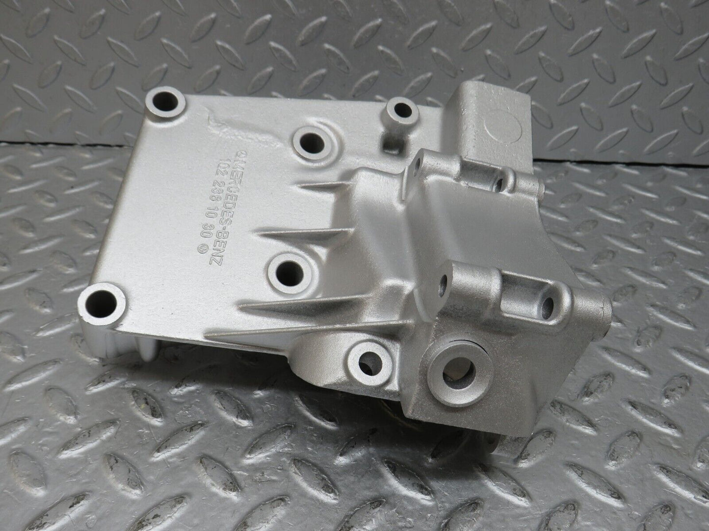 36790 Mercedes-Benz W201 190E 2.0L Power Steering Pump Bracket 1022361030