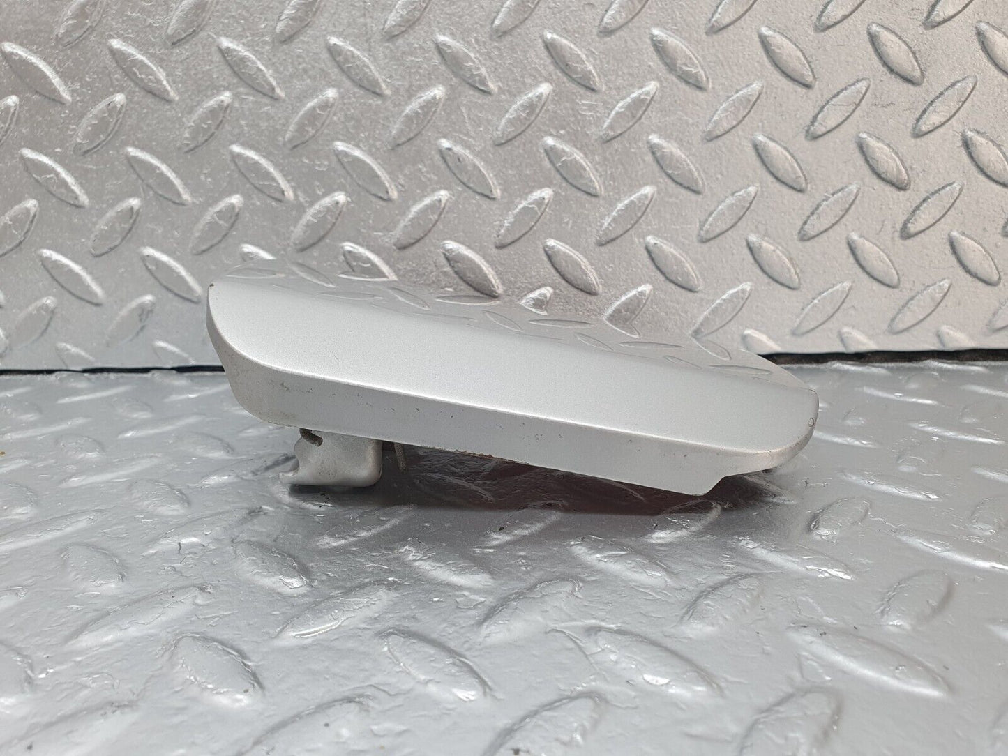 42826 Mercedes-Benz W201 190 2.0L Fuel Tank Flap Cap 2015842839
