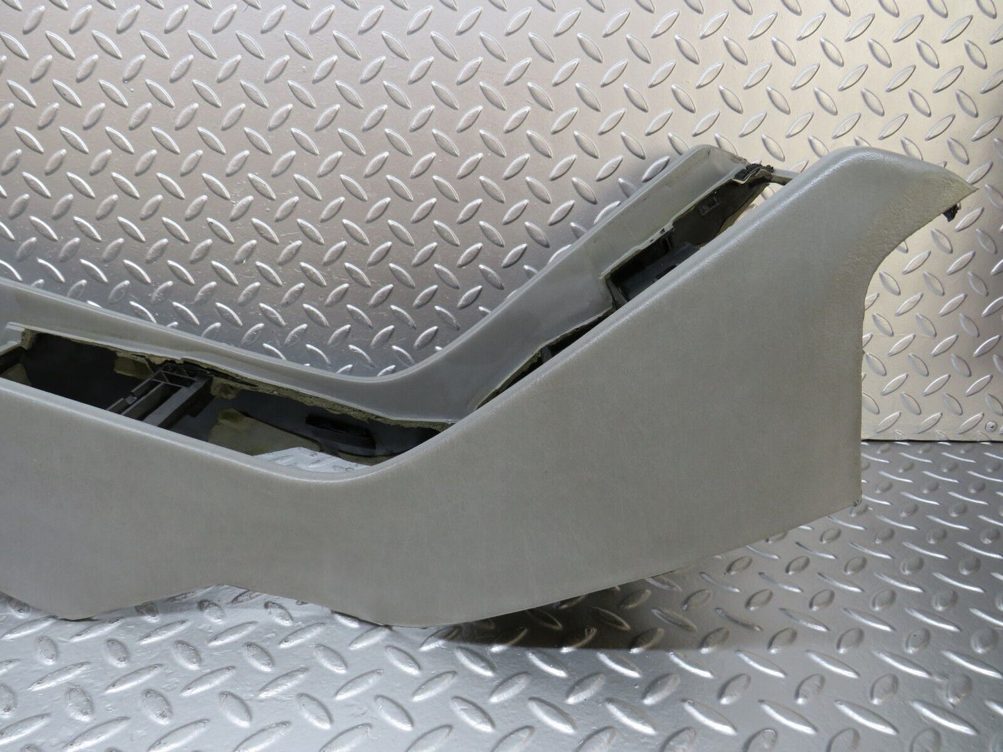 25884 Mercedes-Benz W124 280E Centre Console Grey