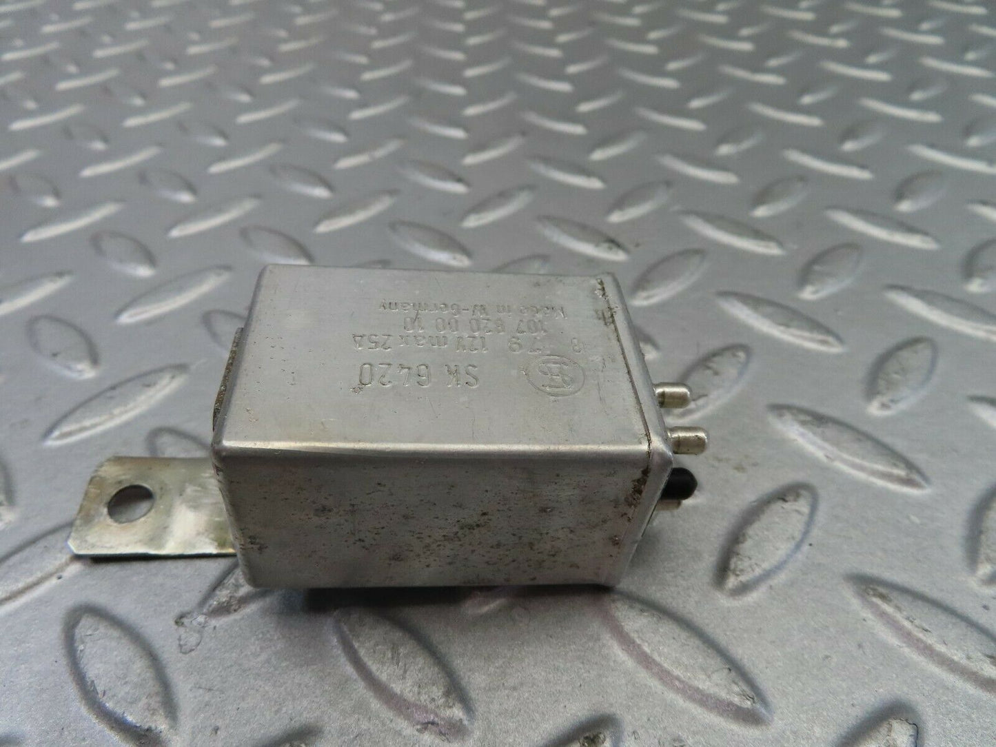 7444 Mercedes-Benz W116 450SE Heated Window Relay 1078200010