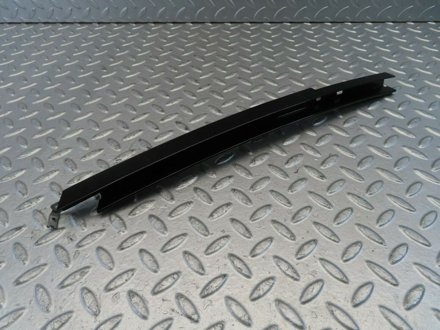11200 Mercedes-Benz W221 S320 Rear Left Door Window Channel 2217300119