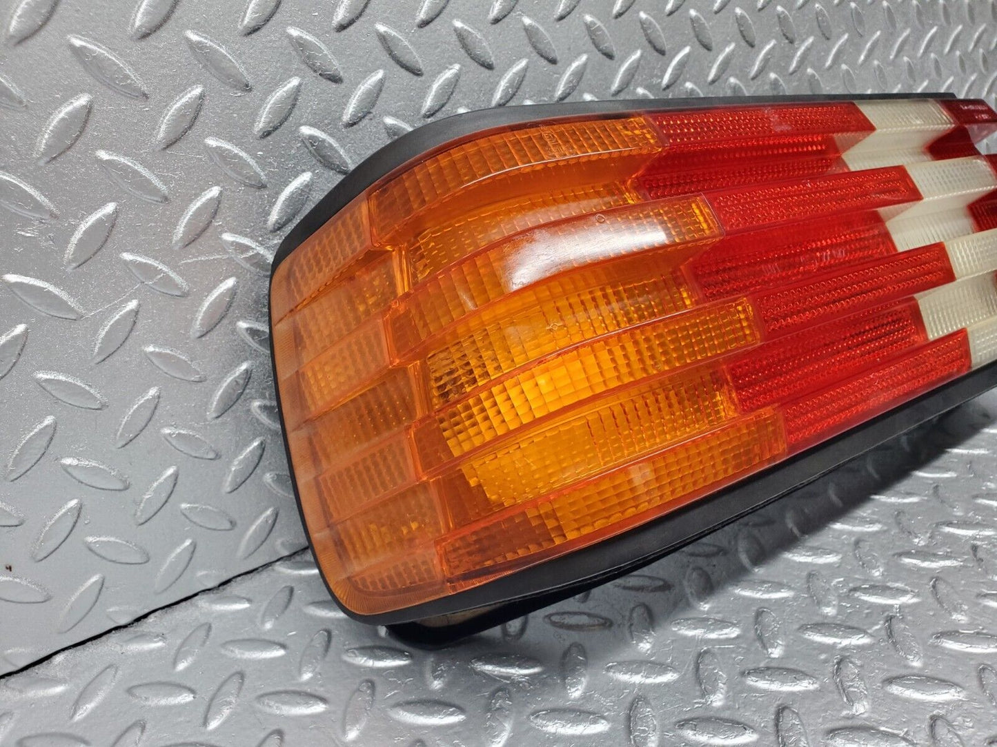 45828 Mercedes-Benz W126 420SE Tail Light & Bulb Holder Left Side 22072