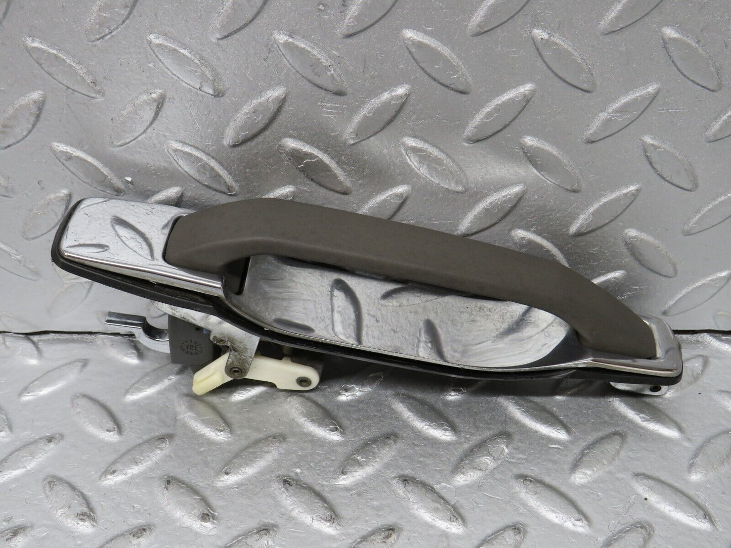 36188 Mercedes-Benz W126 420SE Rear Exterior Door Handle
