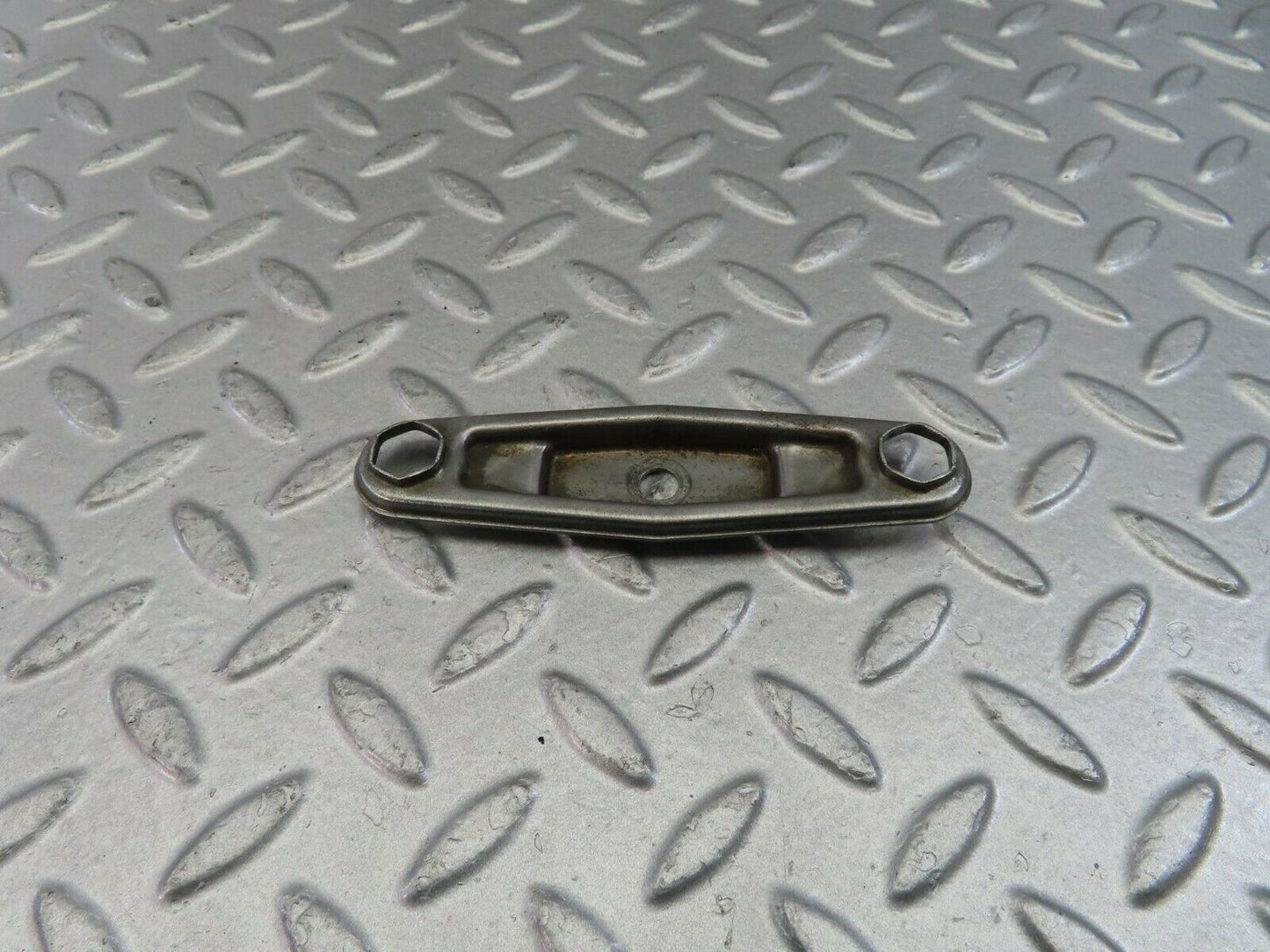 10082 Mercedes-Benz C123 230CE Coupe Fuel Injector Nozzle Clamp Bracket
