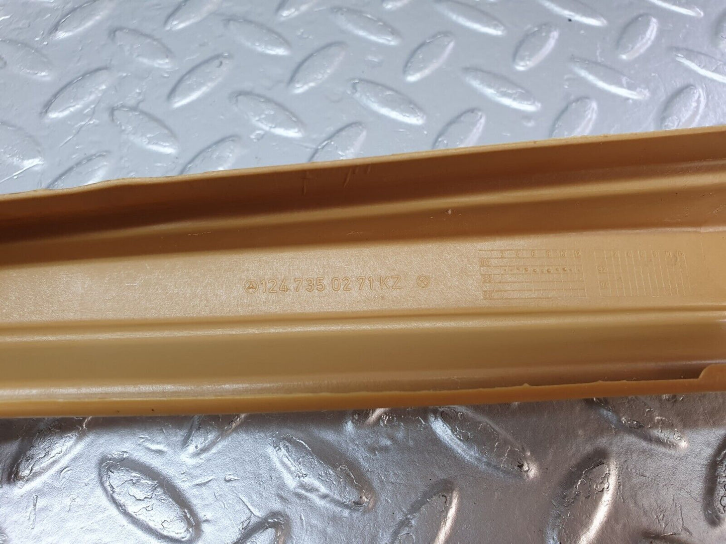 41570 Mercedes-Benz W124 200E Rear Right Door Window Frame Trim Palomino 1247350271
