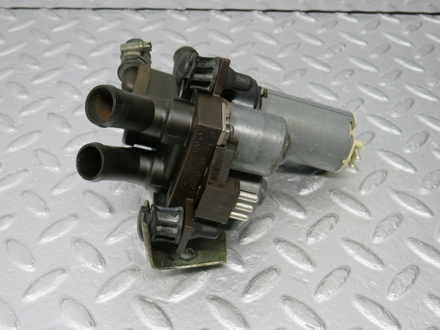 38033 Mercedes-Benz A124 320E Cabriolet Water Pump 0018303784 1147412081