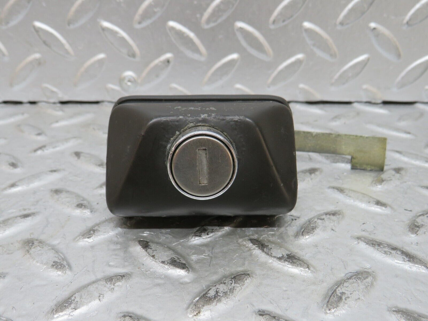 28904 Mercedes-Benz W123 230E Trunk Lock No Key 1237580096