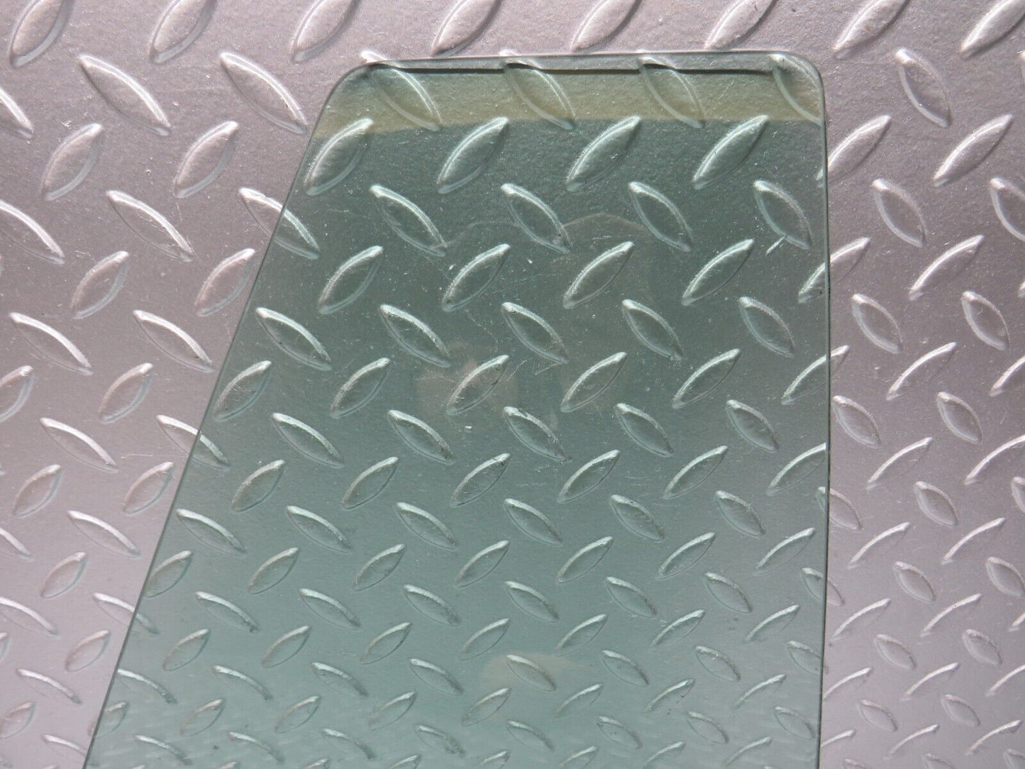 31478 Mercedes-Benz S124 220TE Wagon Rear Right Quarter Window Glass