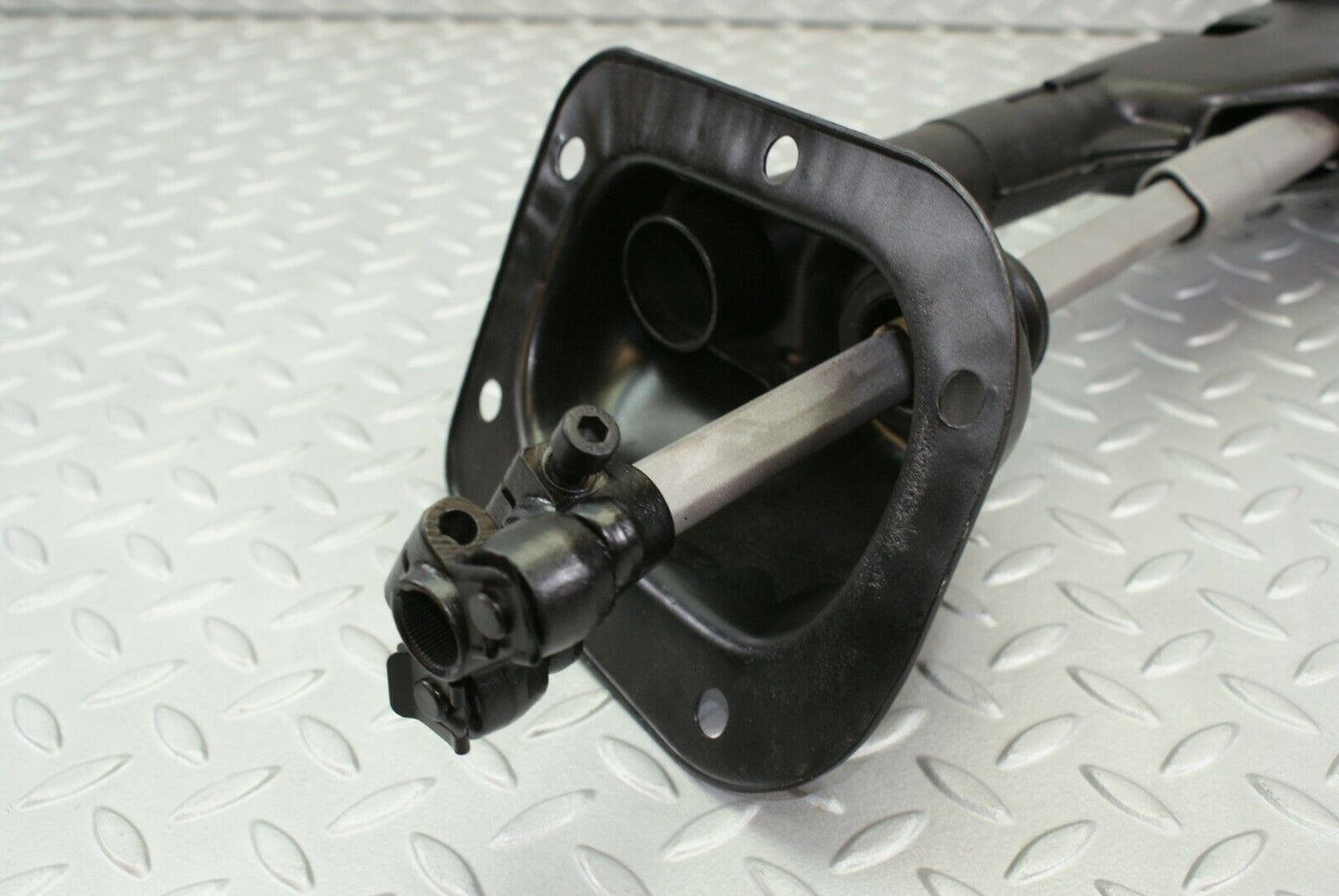 3210 Mercedes-Benz W115 220D Steering Column