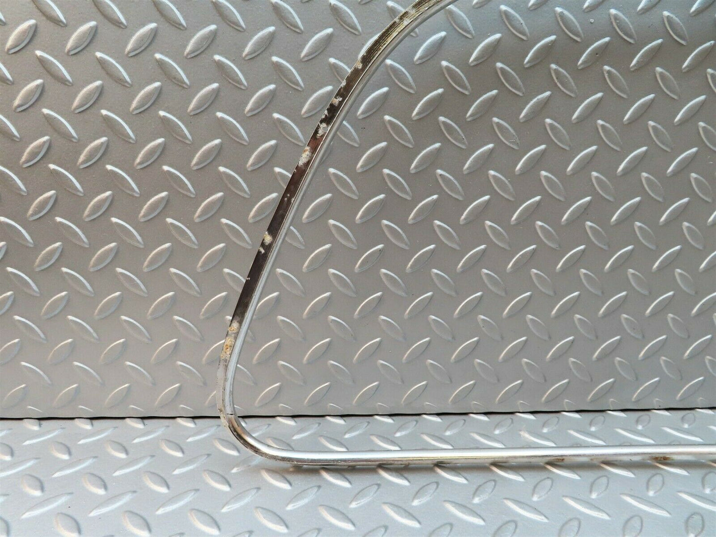 2047 Mercedes-Benz W105 219 PONTON Rear Right Door Chrome Trim